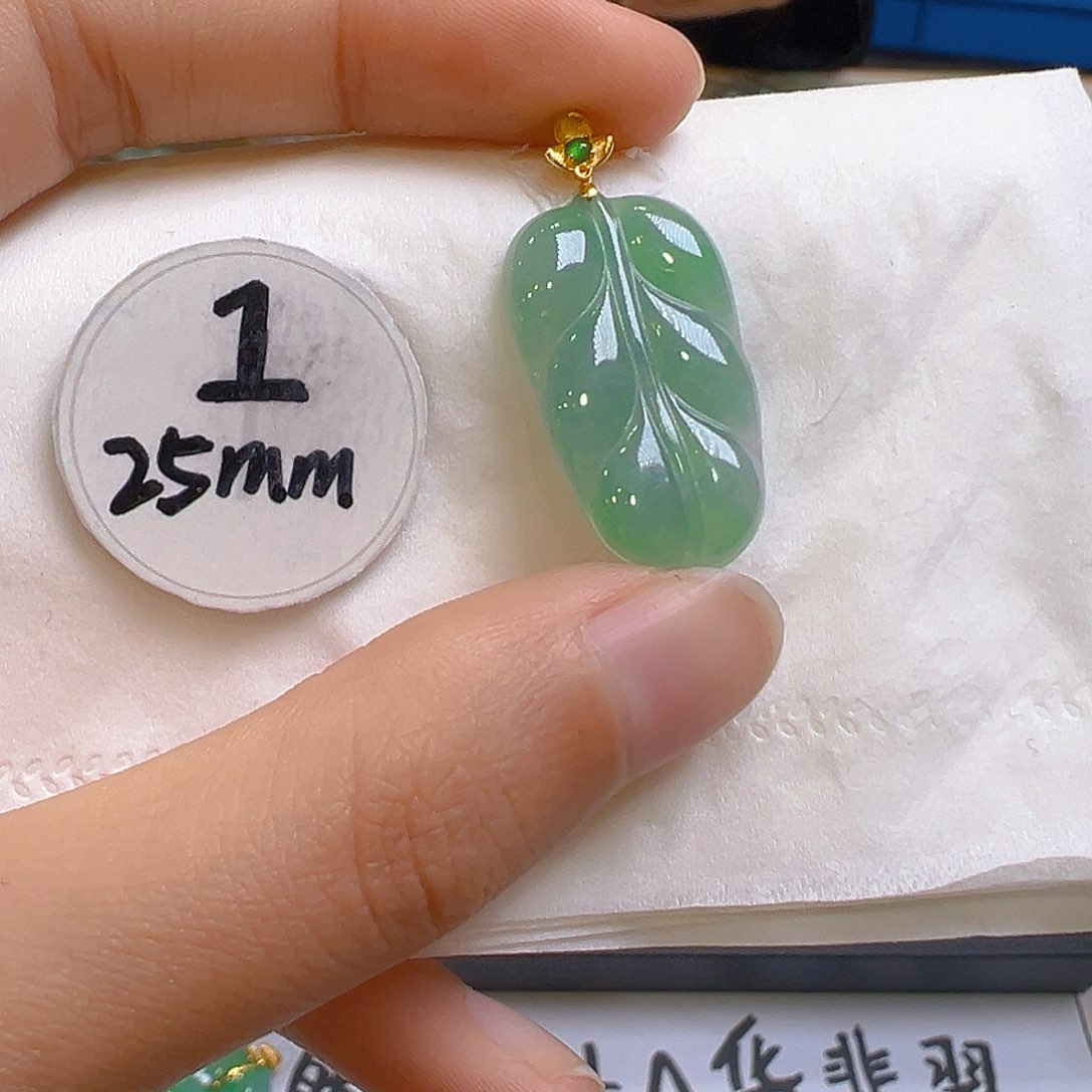 翡翠颈饰18K金镶嵌翡翠