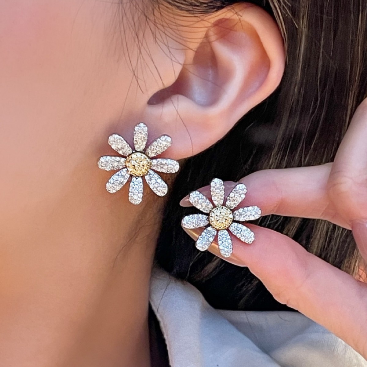 【热销爆款】623满钻向日葵雏菊太阳花耳钉女