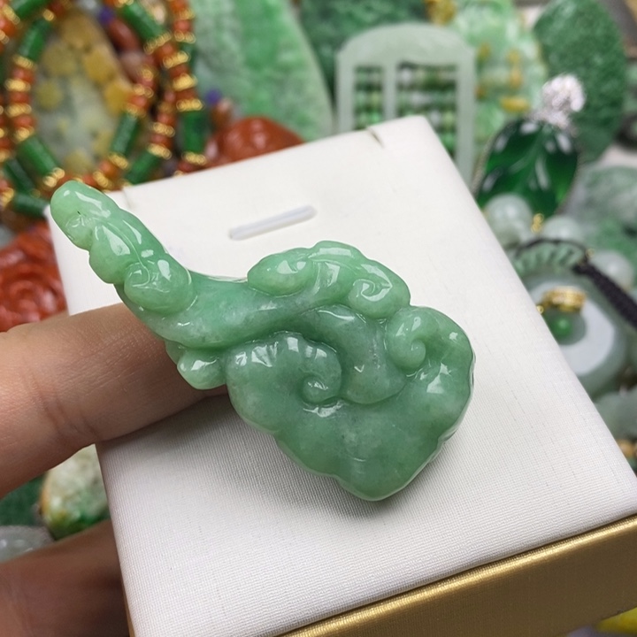 翡翠未镶嵌吊坠(赠链)