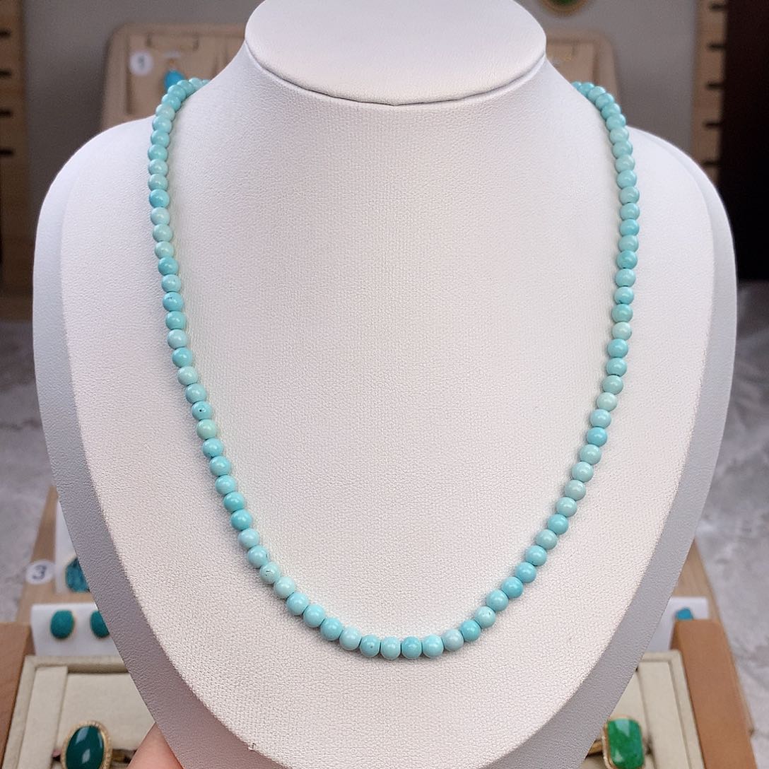 绿松石颈饰未镶嵌