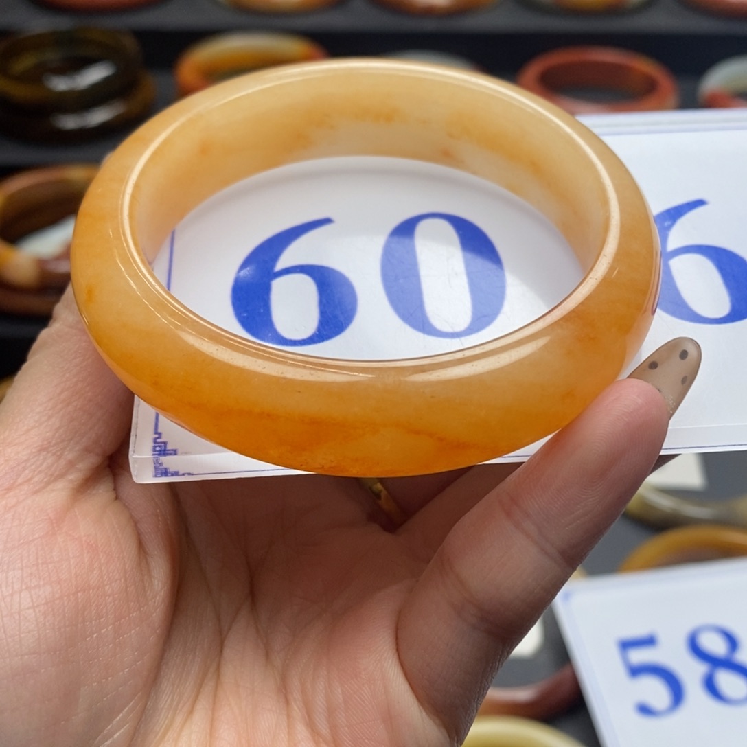 石英质玉（黄龙玉）手镯微瑕未镶嵌