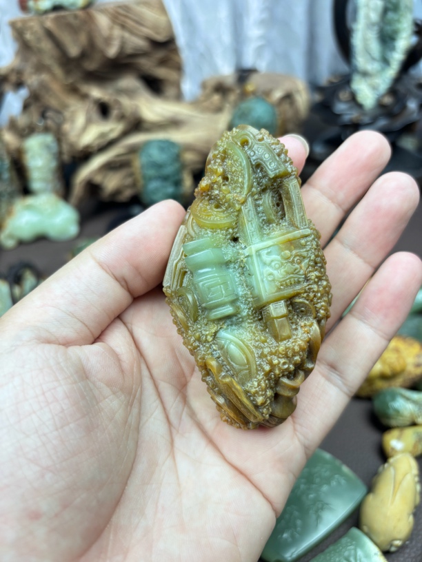 全玉化皮宝藏手把件