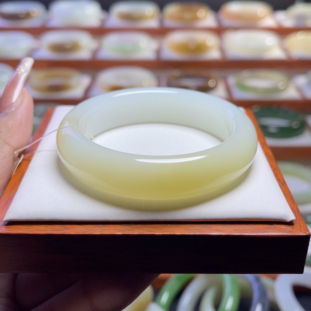 【闪购商品】和田玉手镯未镶嵌