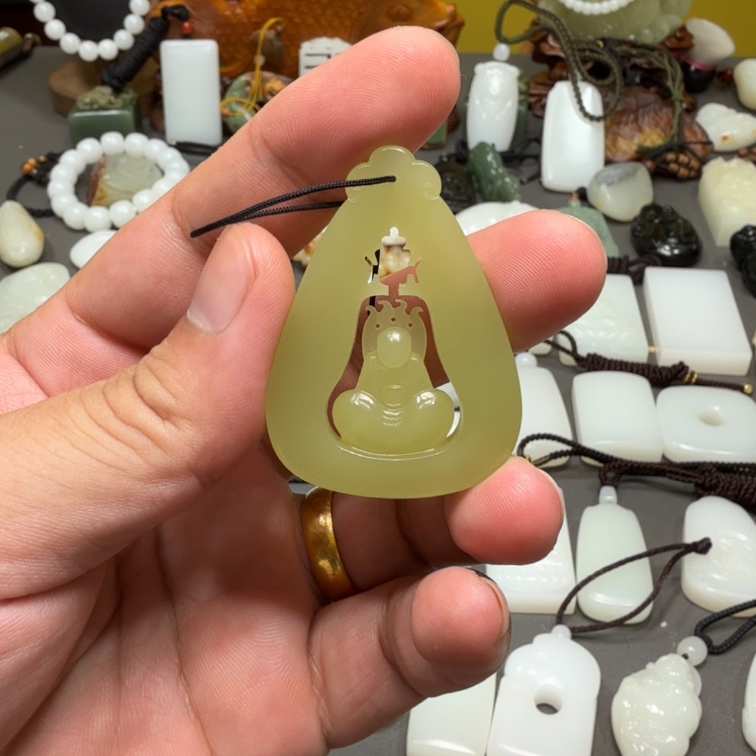 和田玉未镶嵌吊坠(赠链)