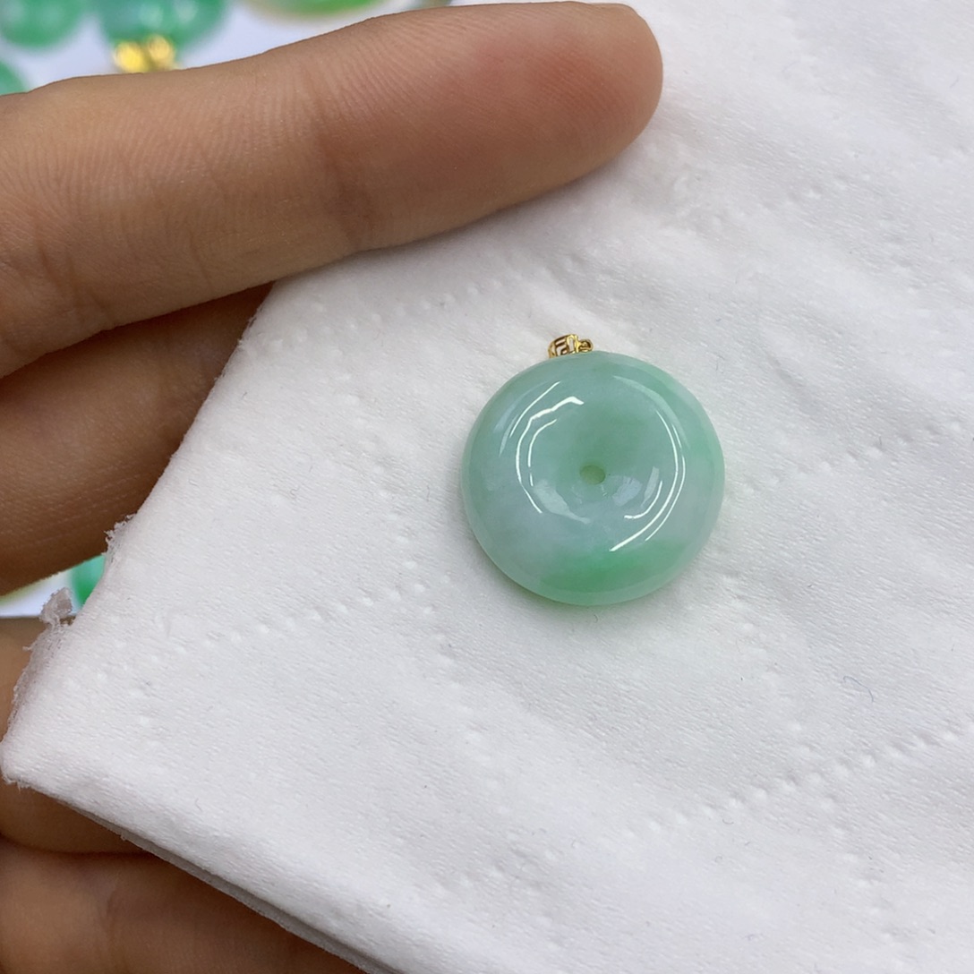 翡翠18K金镶嵌颈饰翡翠