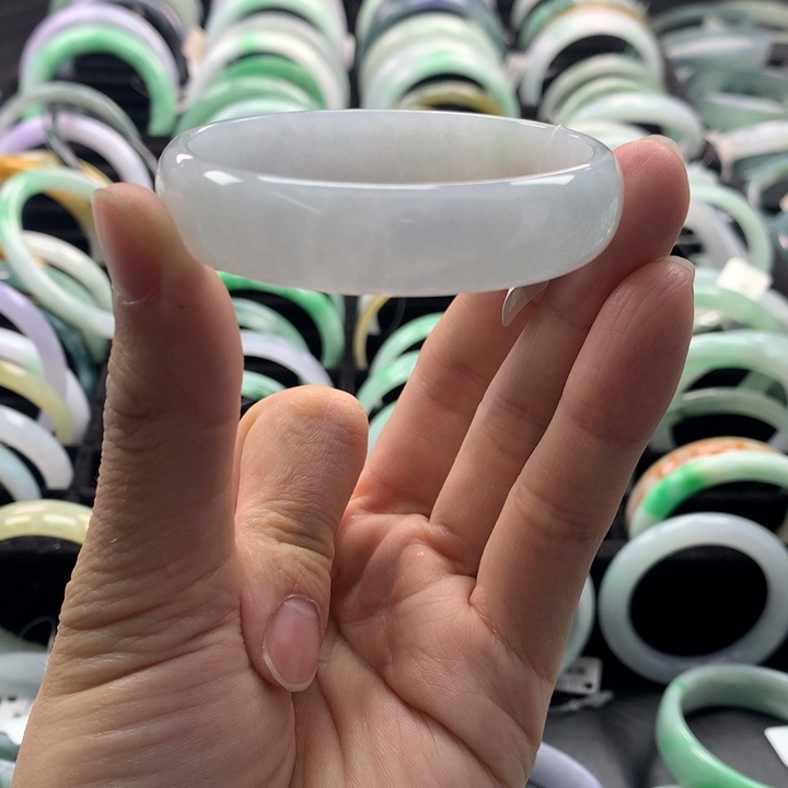 翡翠手镯未镶嵌翡翠