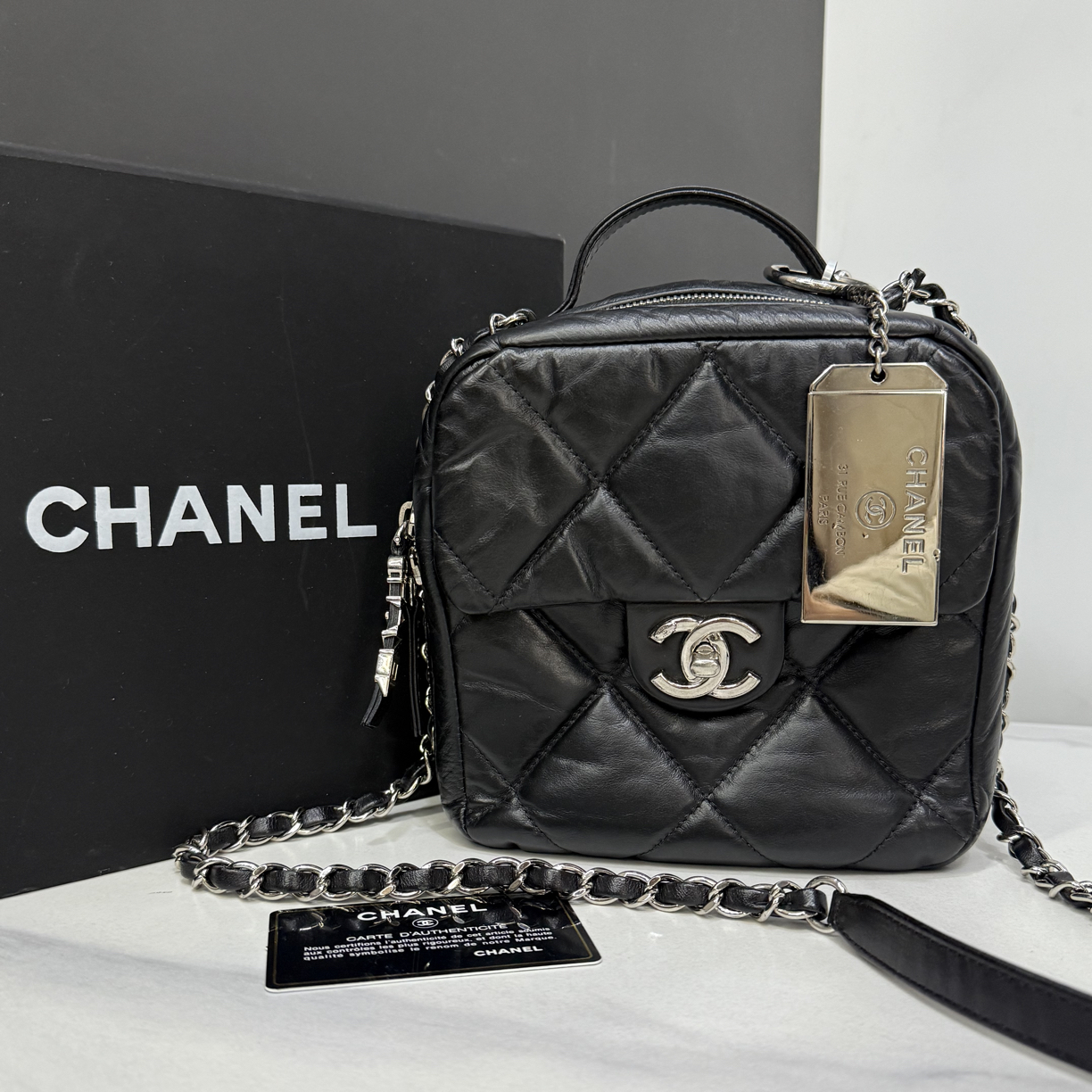 95新 Chanel/香奈儿 黑银铭牌方胖子链条包28开卡17cm/JJ5112801