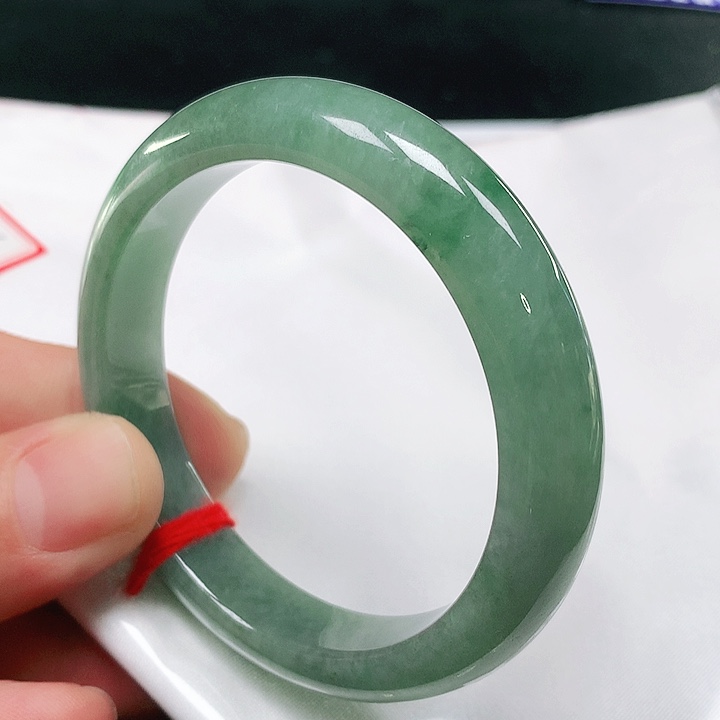 翡翠手镯未镶嵌翡翠手镯未镶嵌