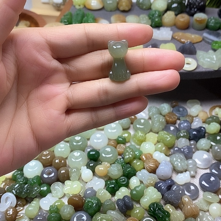 未镶嵌和田玉挂件露娜猫