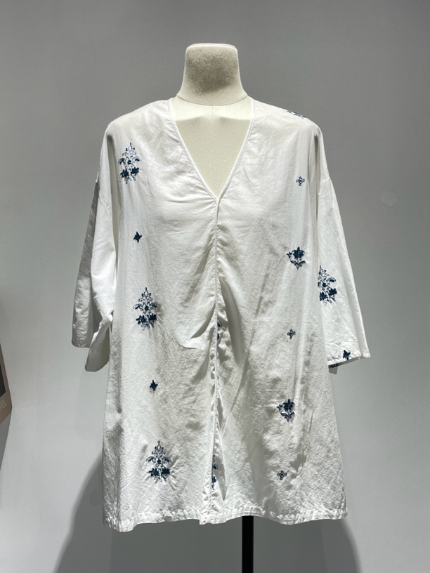 夏季刺绣薄款V领夏季衬衫中式衬衫上衣民族风白色绣花中袖21s0212