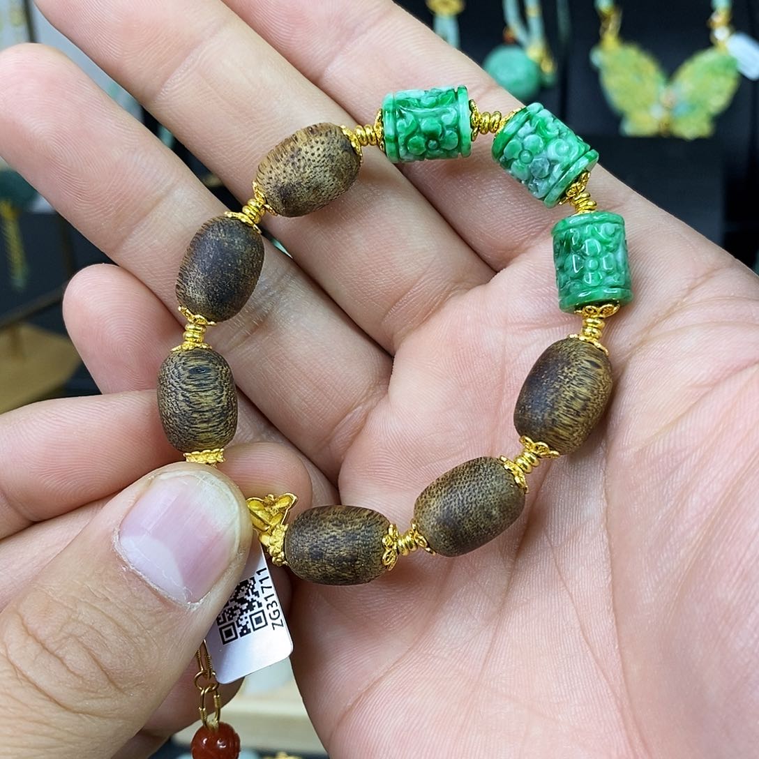 颈饰未镶嵌翡翠手链