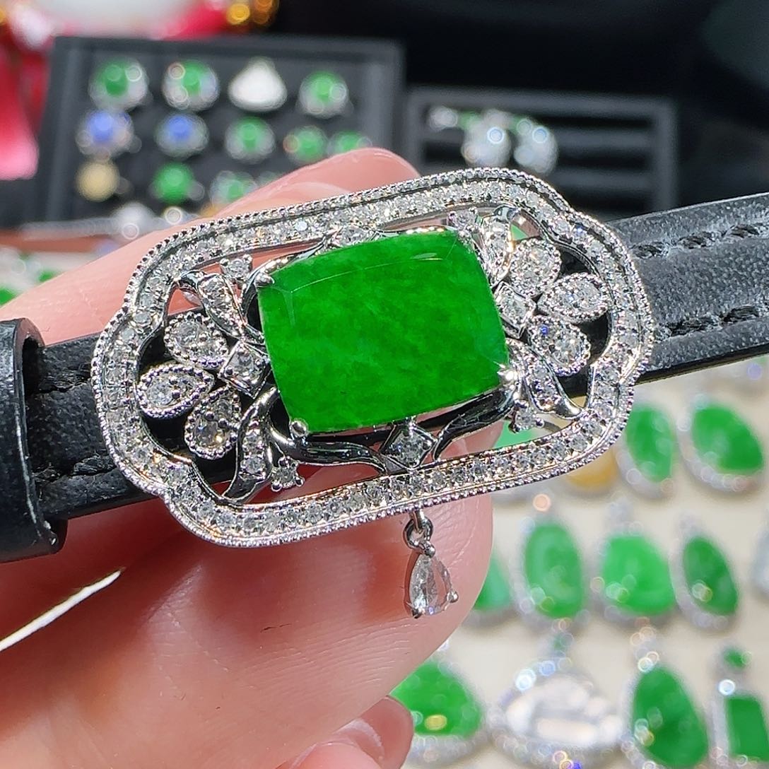 翡翠吊坠(不含链)18K金镶嵌