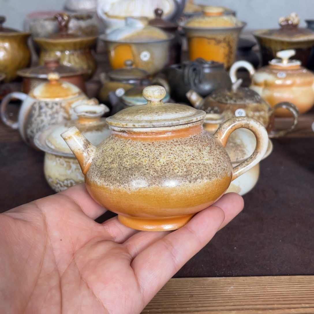 6中白壶。  容量120。 