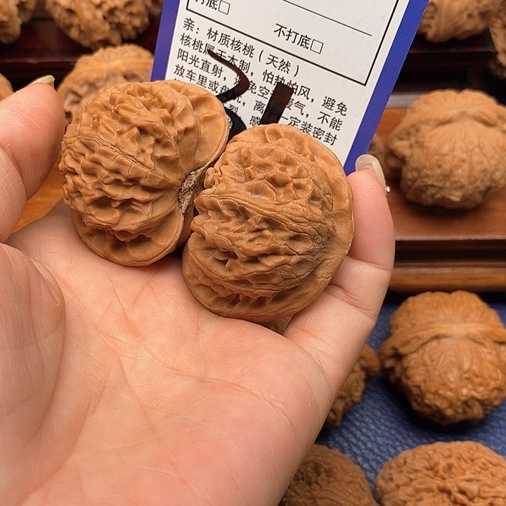 桃核吊坠玉**松宫灯狮子头44