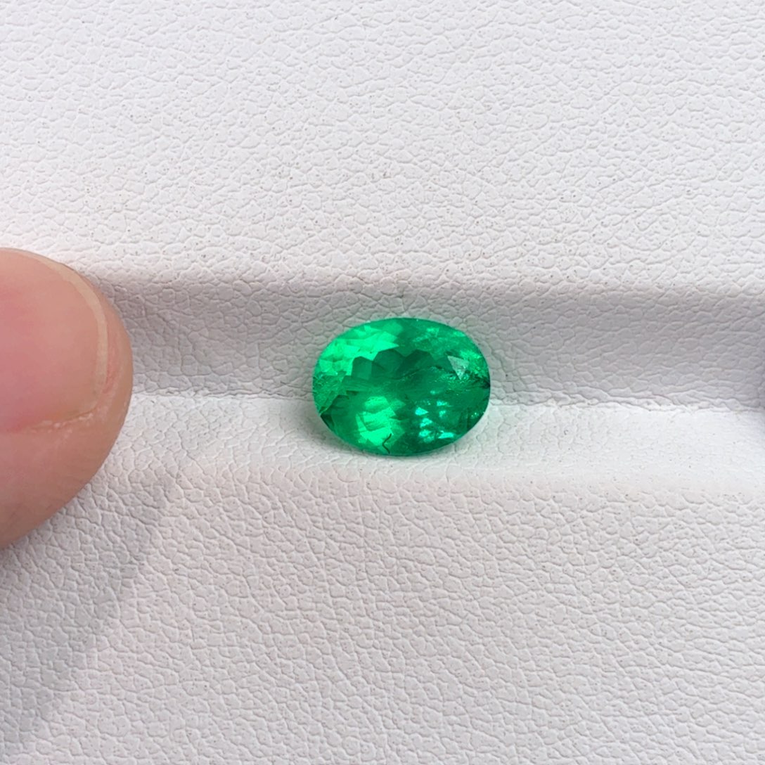洛***昂合成（培育）祖母绿裸石1.8ct