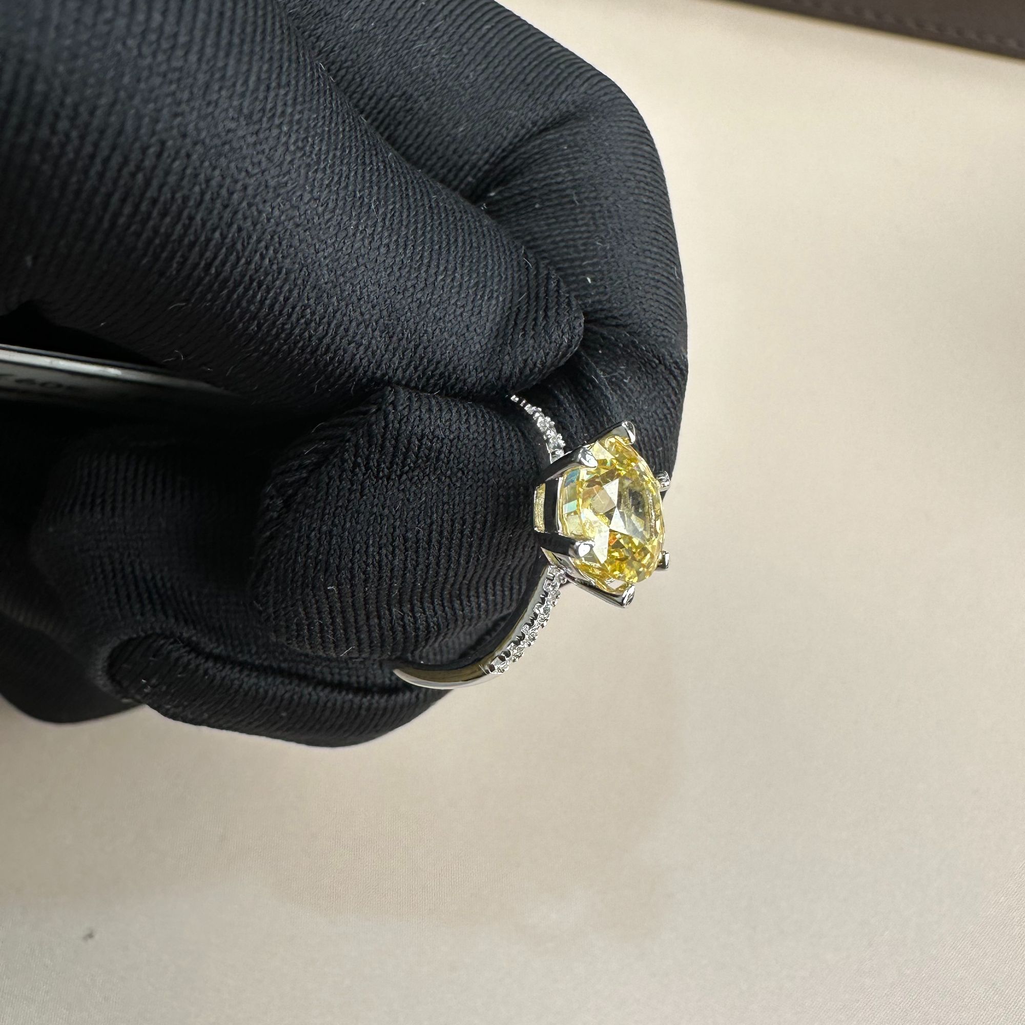 非金属莫桑石戒指 黄莫桑钻 925银戒指