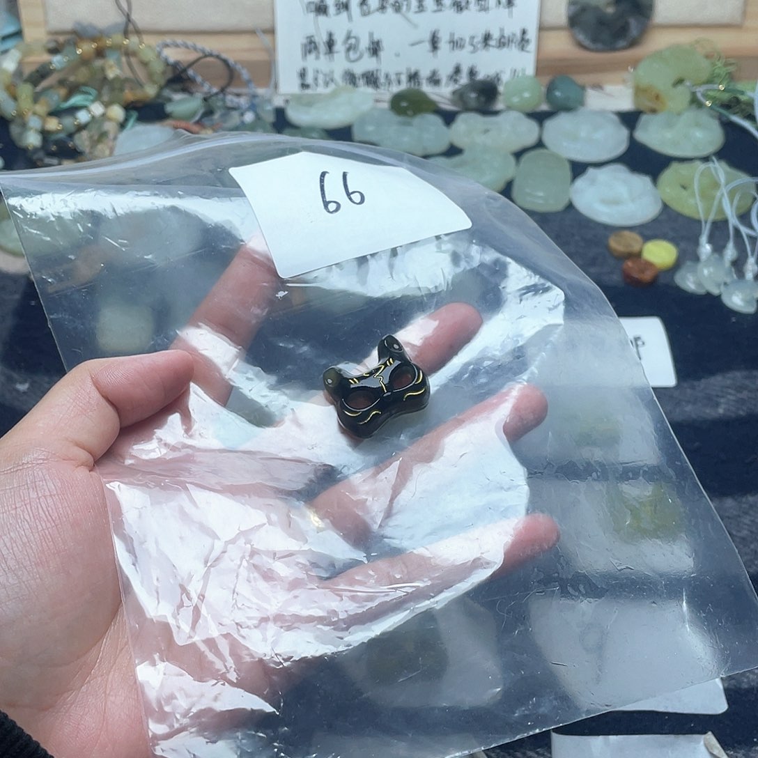 蛇纹石玉颈饰未镶嵌乐*