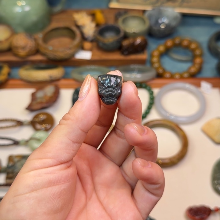 岫岩河磨玉（透闪石质玉）未镶嵌颈饰
