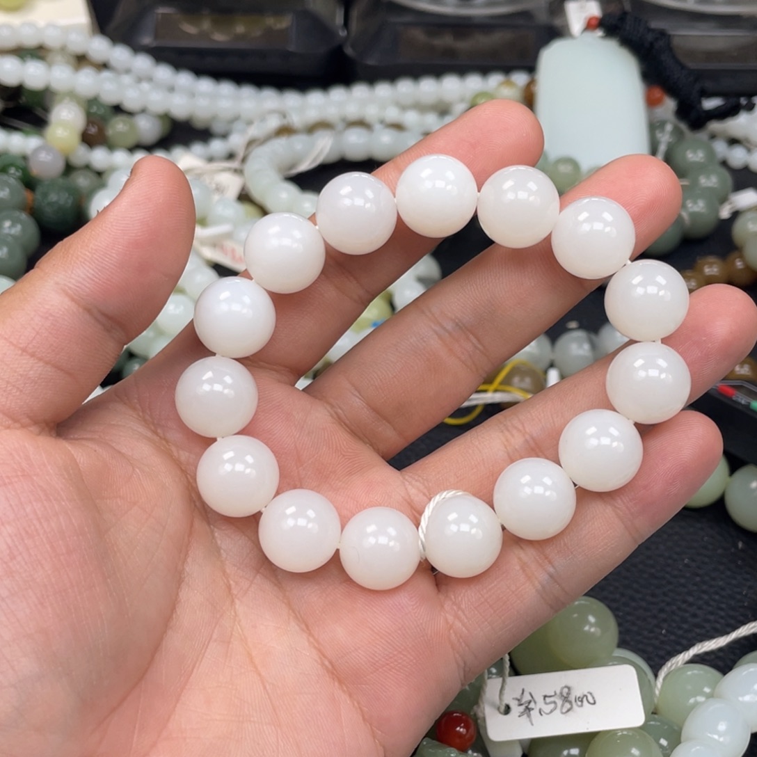 清***叔和田玉未镶嵌手链