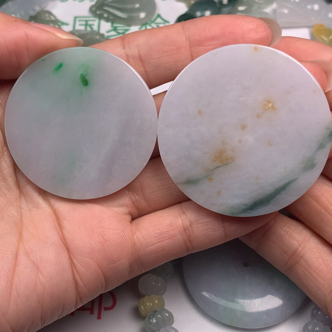 J***y翡翠未镶嵌颈饰翡翠