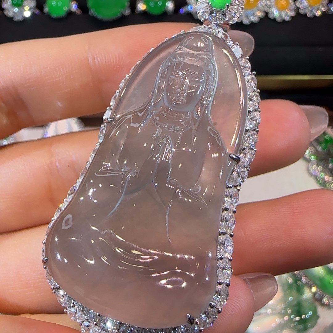 翡翠18K金镶嵌颈饰观音