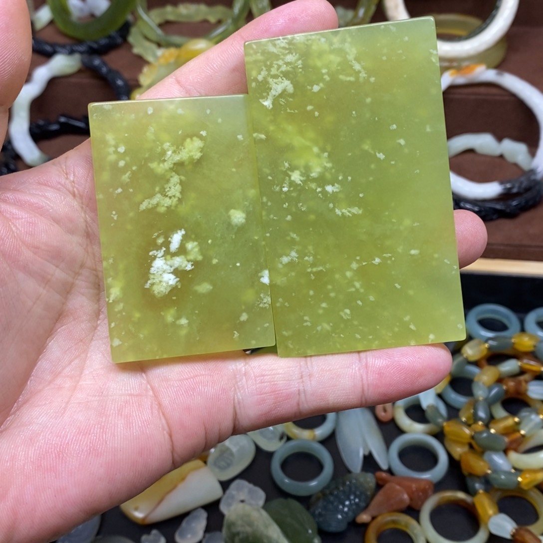 蛇纹石玉吊坠(赠链)未镶嵌