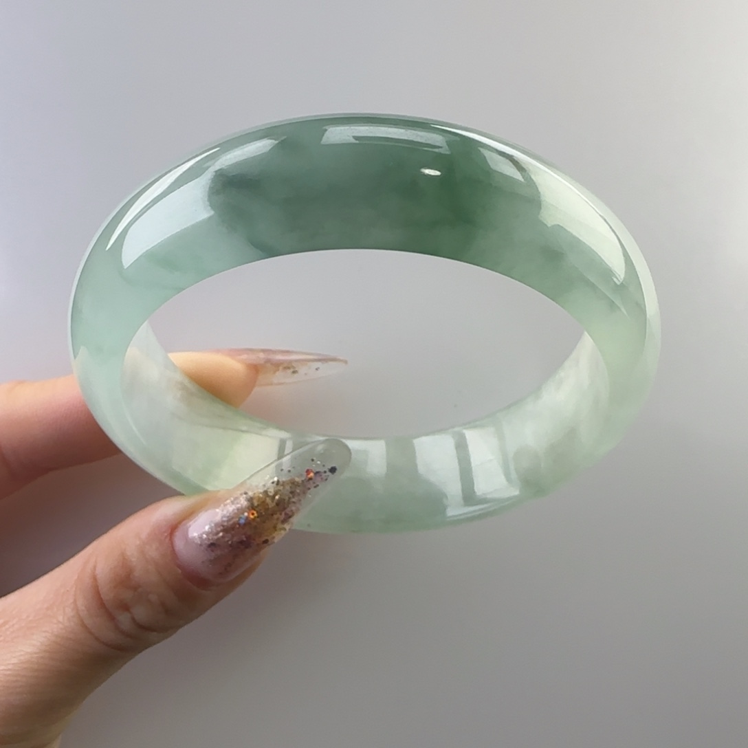 夏***D非金属微瑕放漏手镯