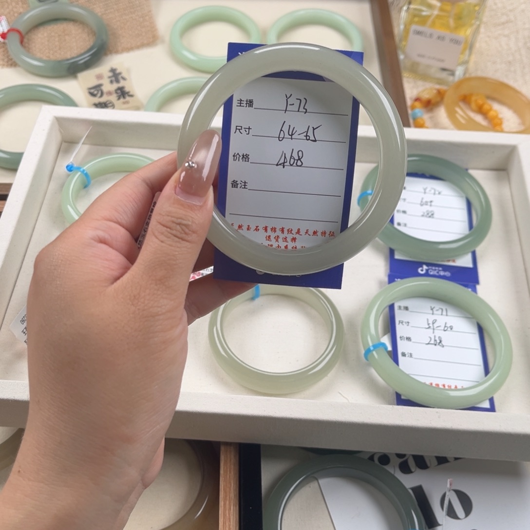 石英质玉未镶嵌手镯