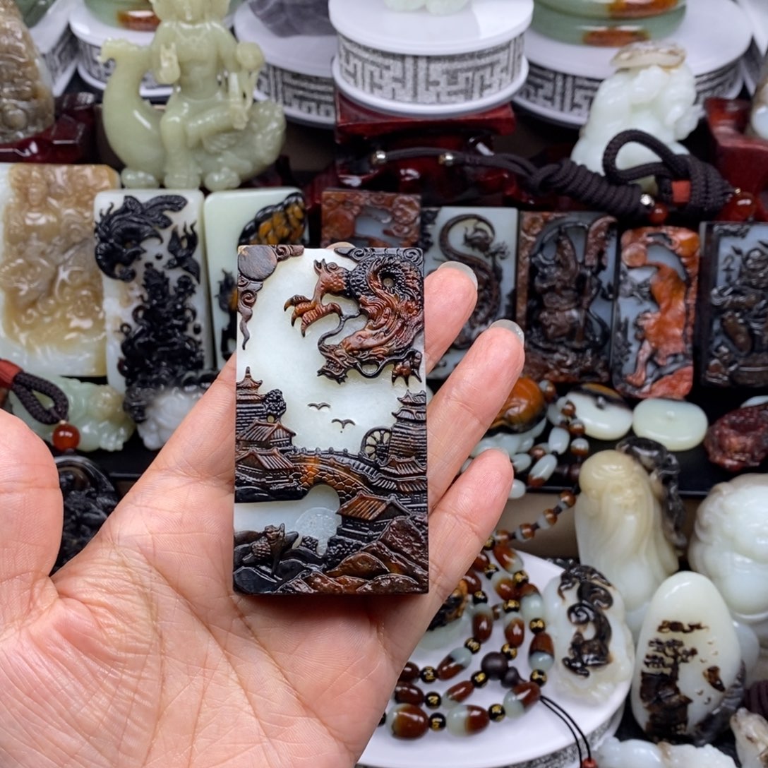 抖***2和田玉未镶嵌颈饰