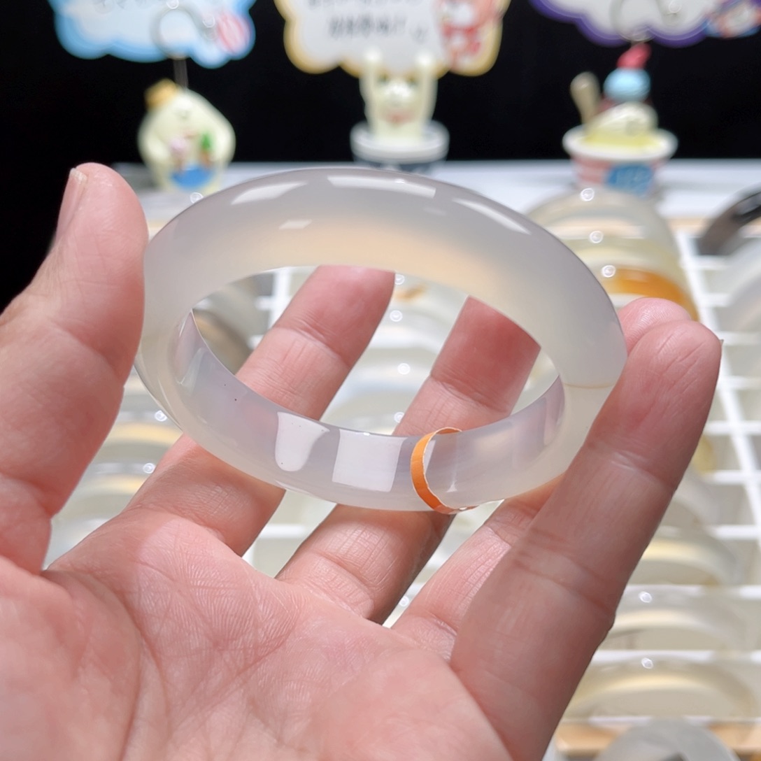 玛瑙/玉髓手镯未镶嵌6076