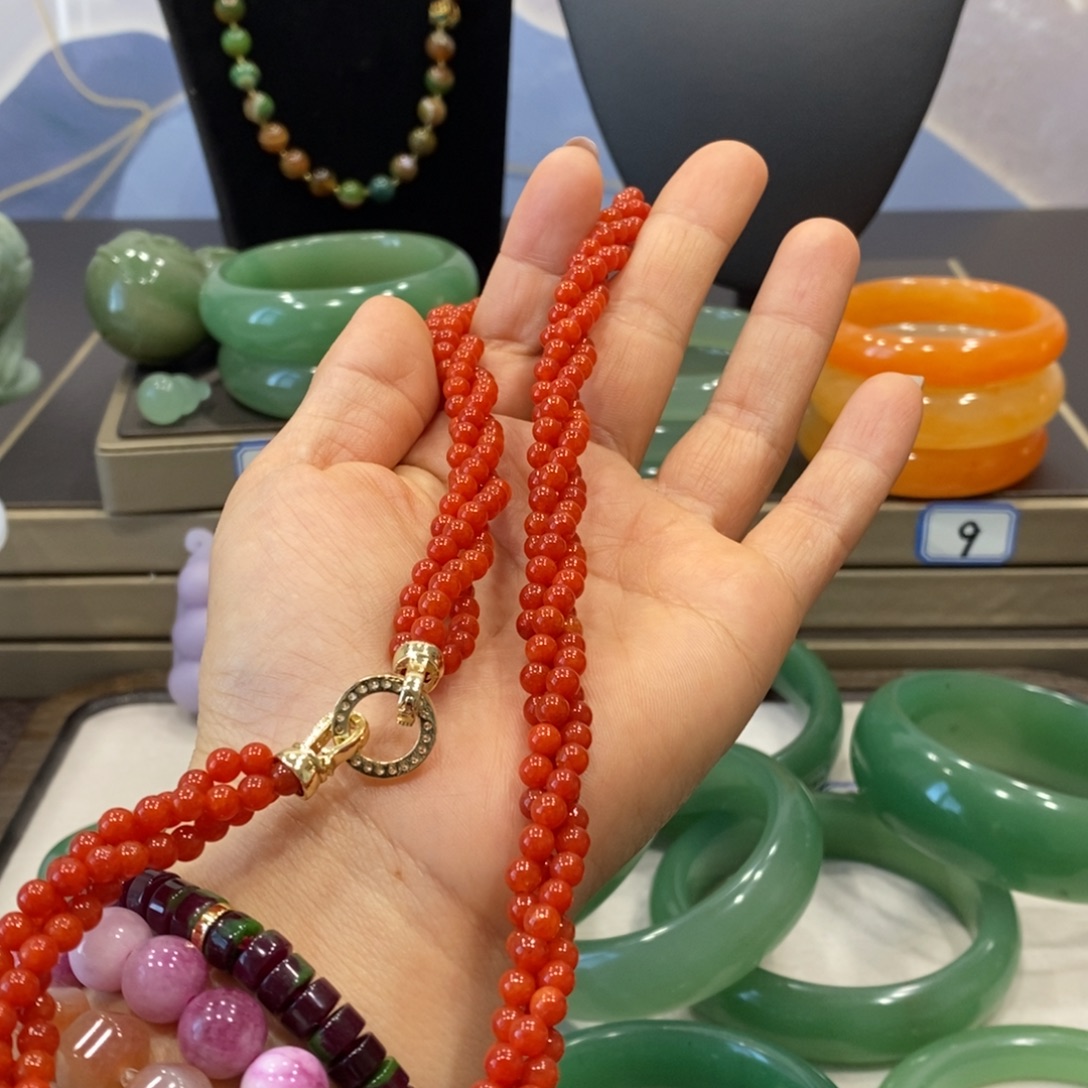 8***后石英岩玉未镶嵌手镯