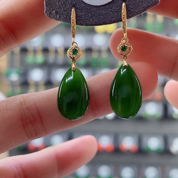 18K金镶嵌和田玉耳饰