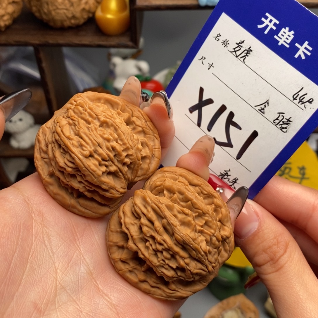 文玩核桃吊坠麦虎 