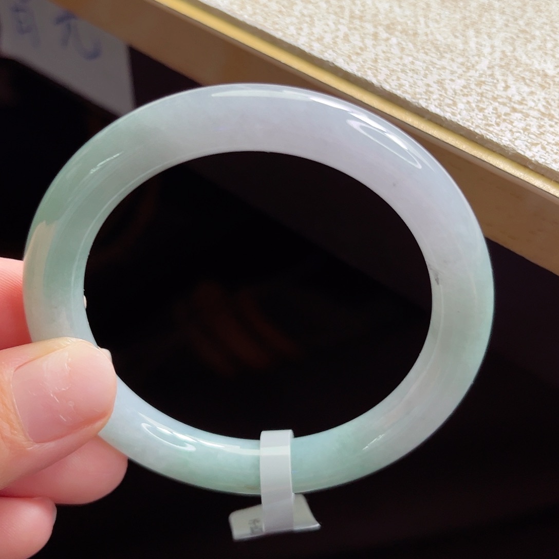 翡翠手镯未镶嵌手镯