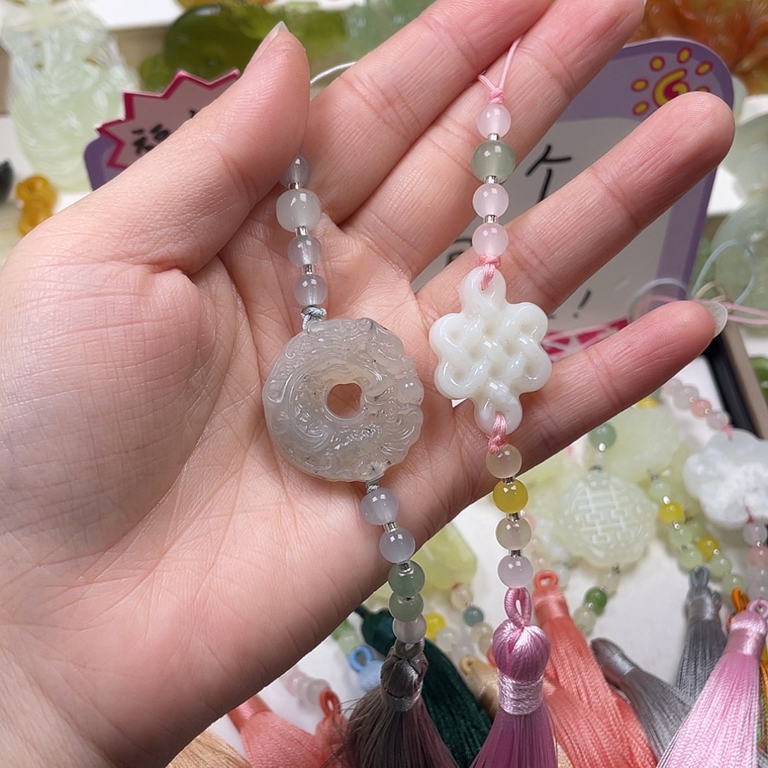 迷***人蛇纹石玉未镶嵌颈饰