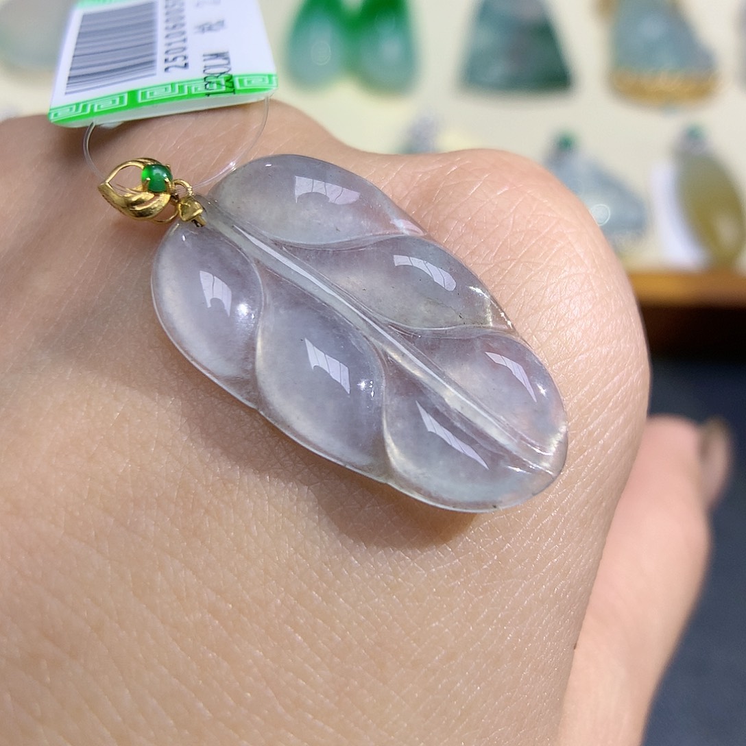 翡翠颈饰18K金镶嵌叶子