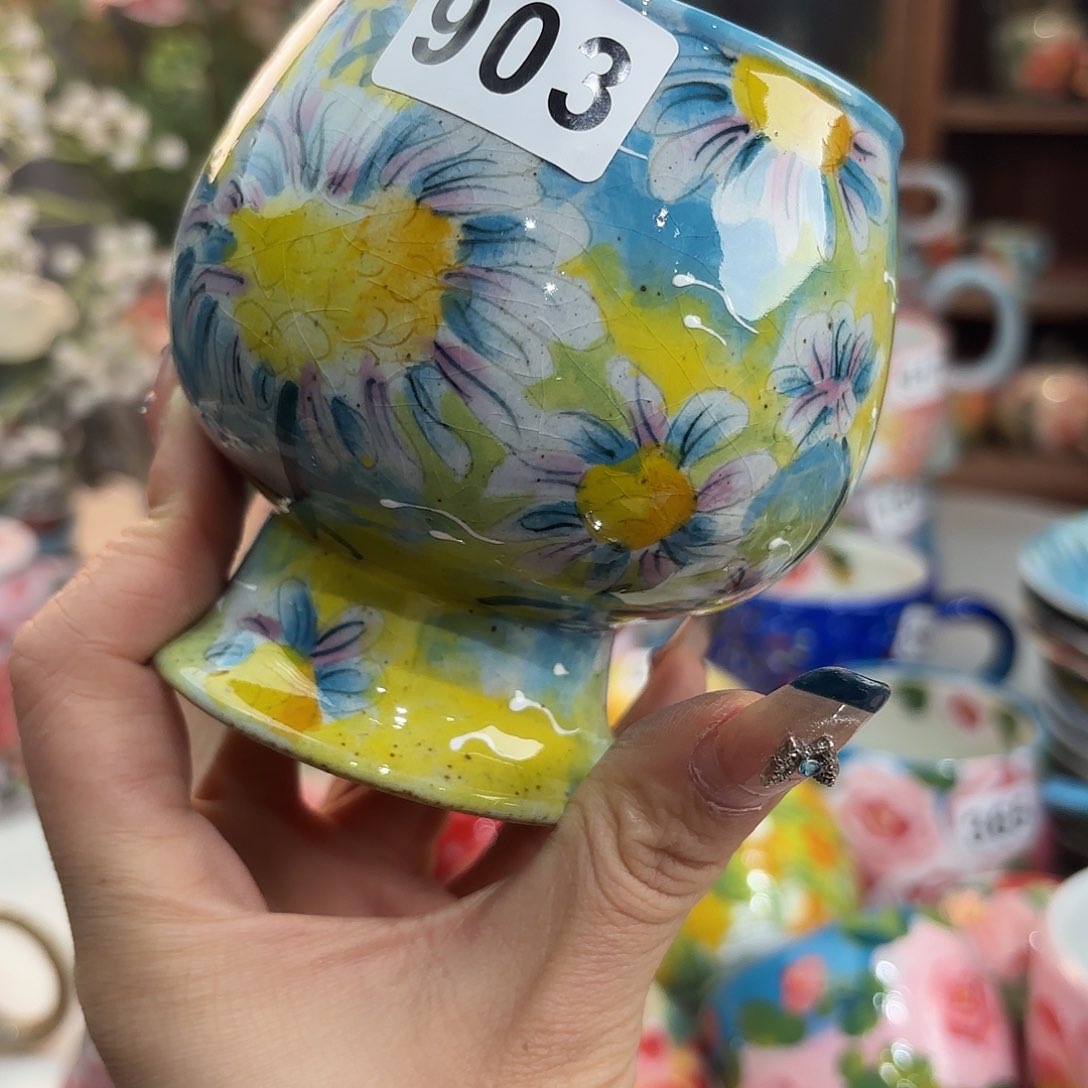 瓷片在这个充满生机又神秘美丽