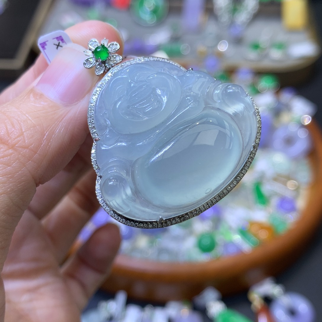 颈饰18K金镶嵌翡翠