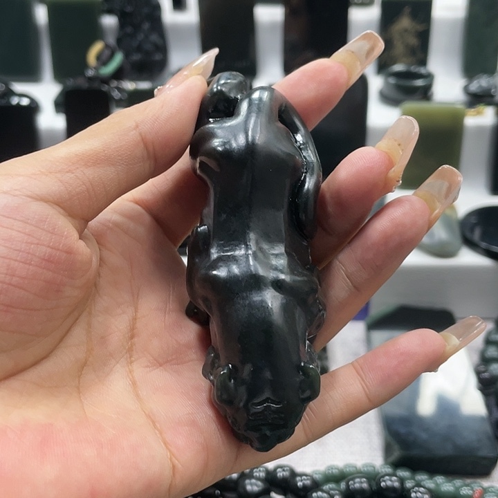 【闪购商品】和田玉（青玉）未镶嵌挂件屈*六