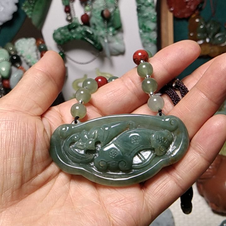 蛇纹石玉吊坠未镶嵌