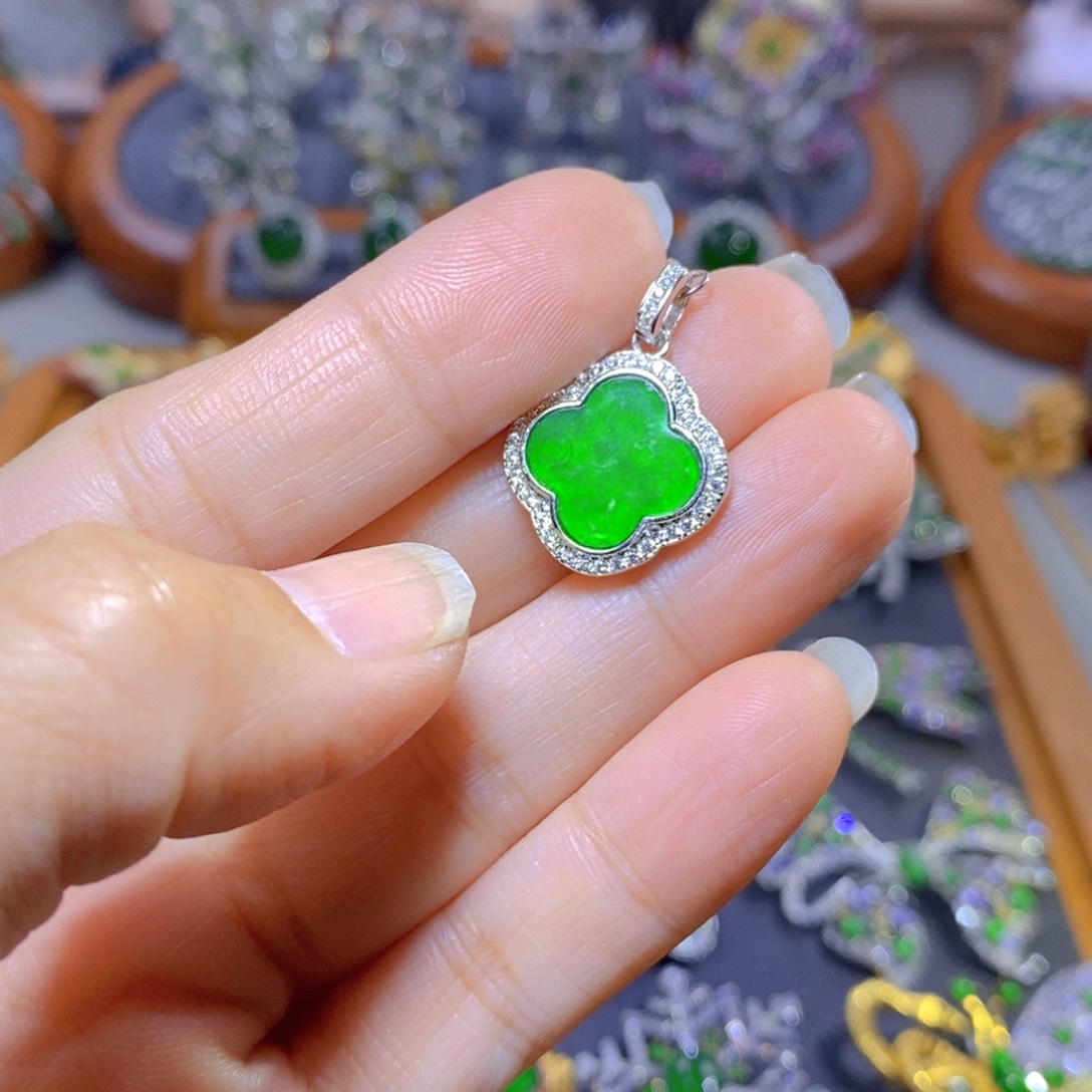 翡翠颈饰银S925镶嵌天然翡翠