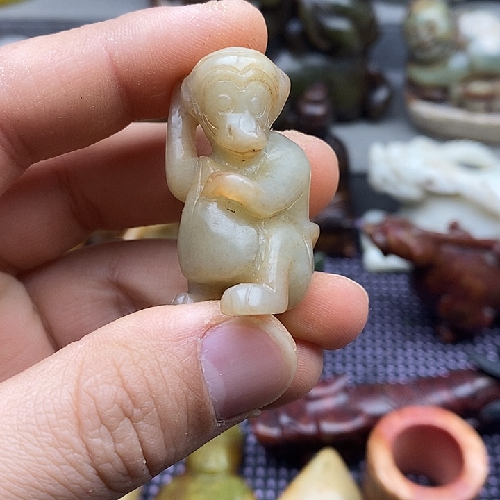 未镶嵌蛇纹石玉颈饰