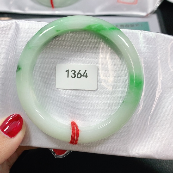 翡翠手镯未镶嵌天然翡翠手镯02