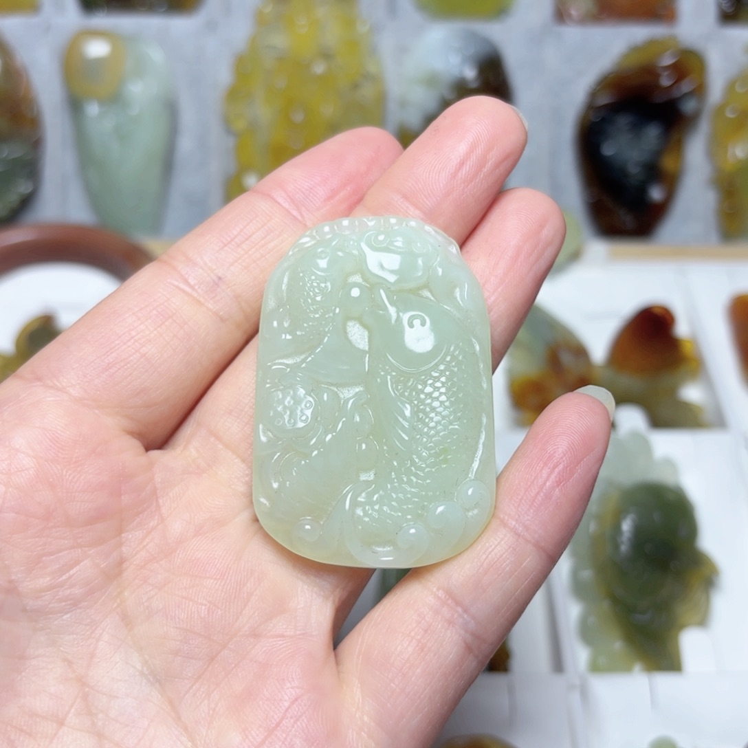 未镶嵌蛇纹石玉吊坠(不含链)土*