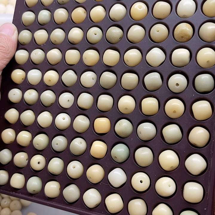 白玉菩提吊坠瑕疵11-10青黄桶珠50卡灯牌宠60颗