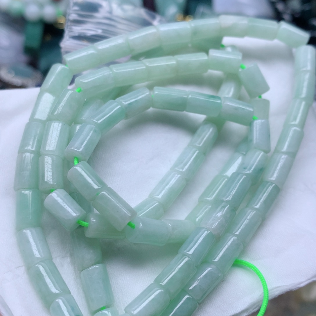 翡翠颈饰未镶嵌手串