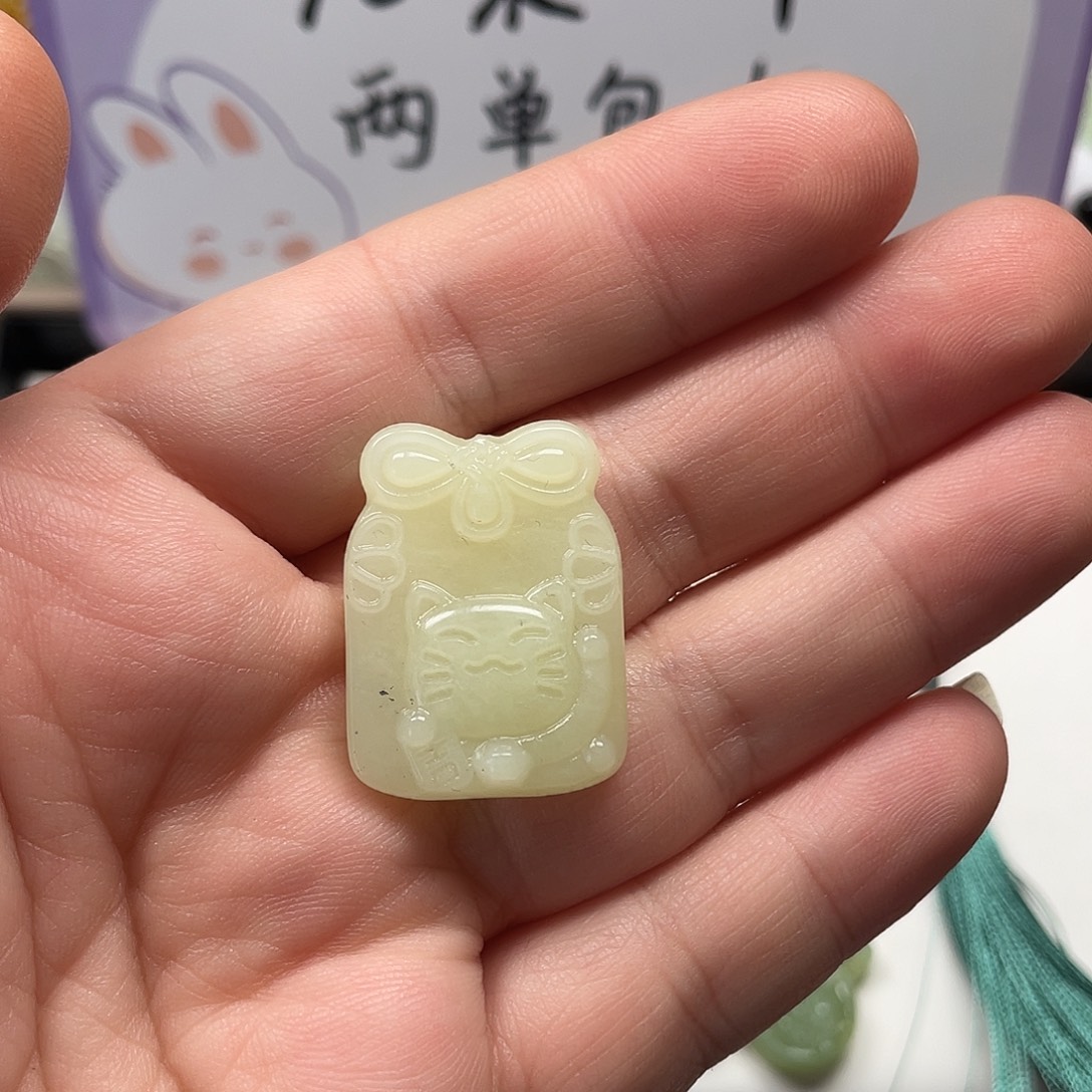 来***～蛇纹石玉未镶嵌颈饰