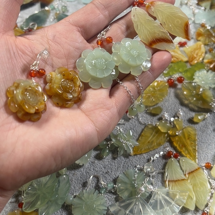 蛇纹石玉耳饰未镶嵌?**?