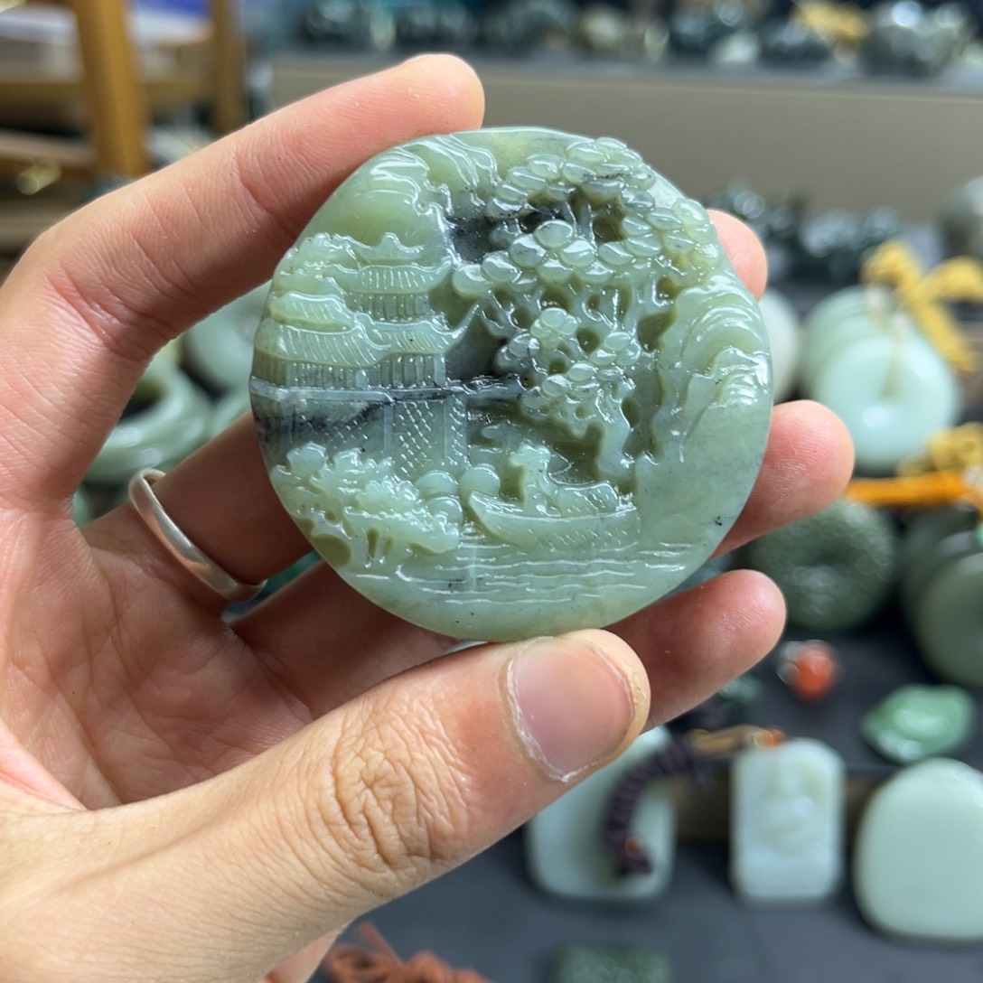 破***局和田玉未镶嵌颈饰