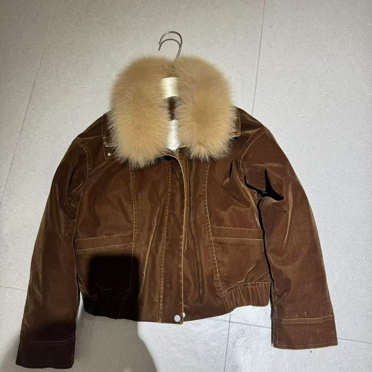 【轻奢】焦糖色麂皮绒狐狸毛领短款外套女羽绒宽松复古工装夹克